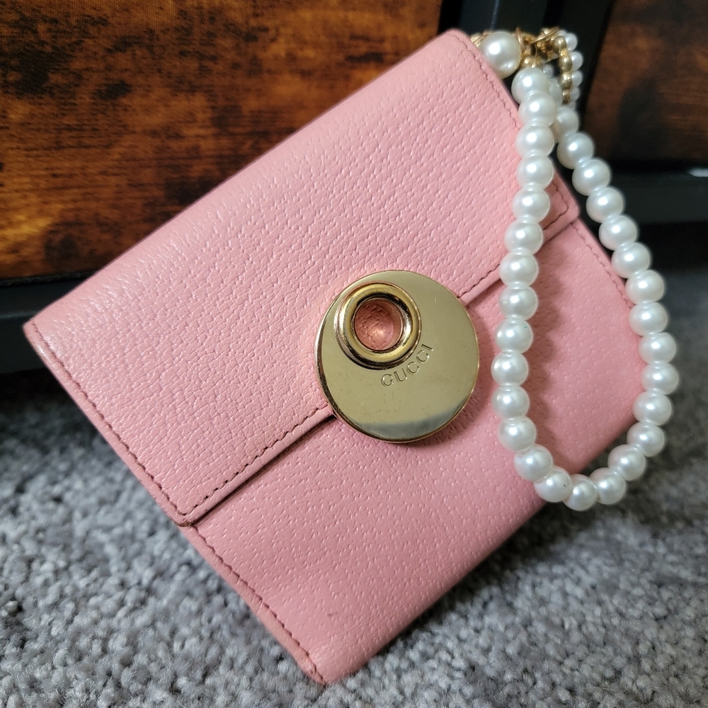 Final Price🏷 Authentic Gucci Pink Leather Compact Wallet